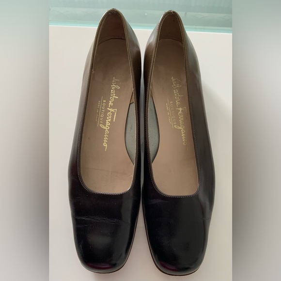 Authentic Salvatore Ferragamo Women's Olive gray gradient Leather Flats - Picture 1 of 7